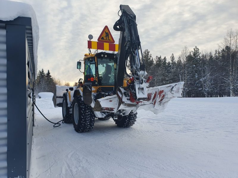 Traktor med snöskopa